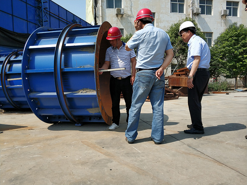 焦作客户来我公司参观钢模板 焦作客户来我公司参观钢模板