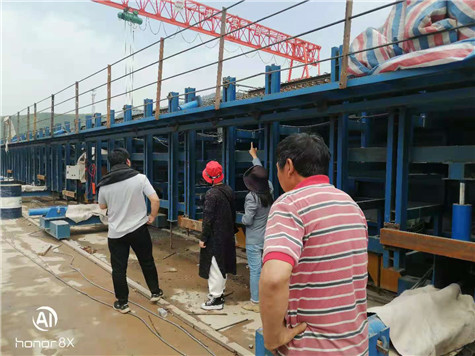 伟志钢模板组织技术部和业务到工地学习