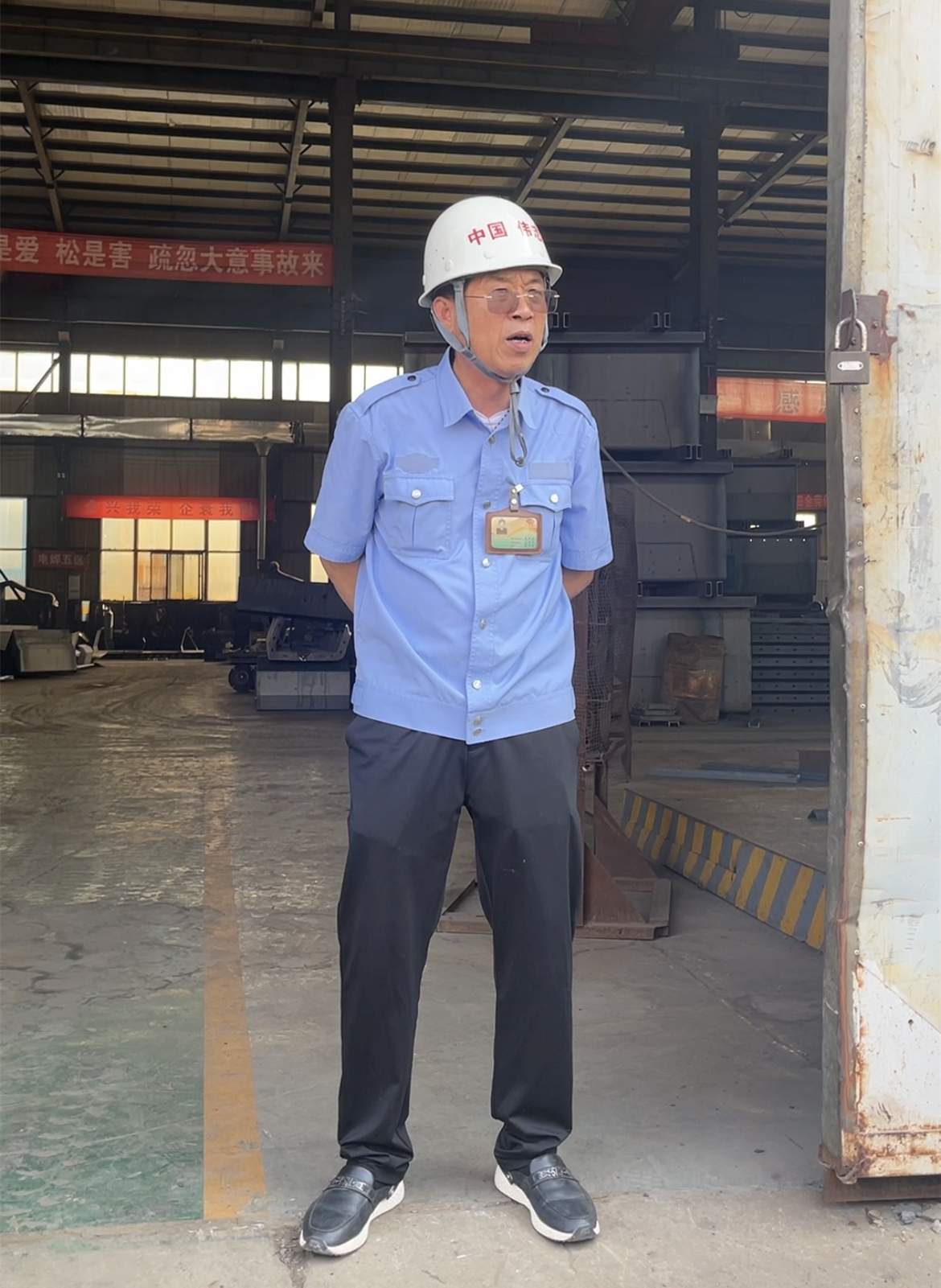 伟志模板董事长来保军给员工发福利