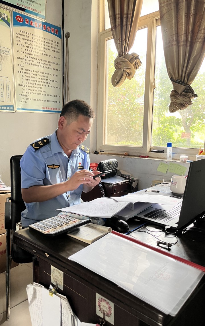 河洛镇中队到伟志模板日常检查